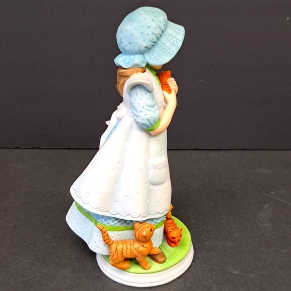Vintage 1981 "Hollie Hobbie" fine porcelain figure with her cat and kittens - Picture 8 of 10
